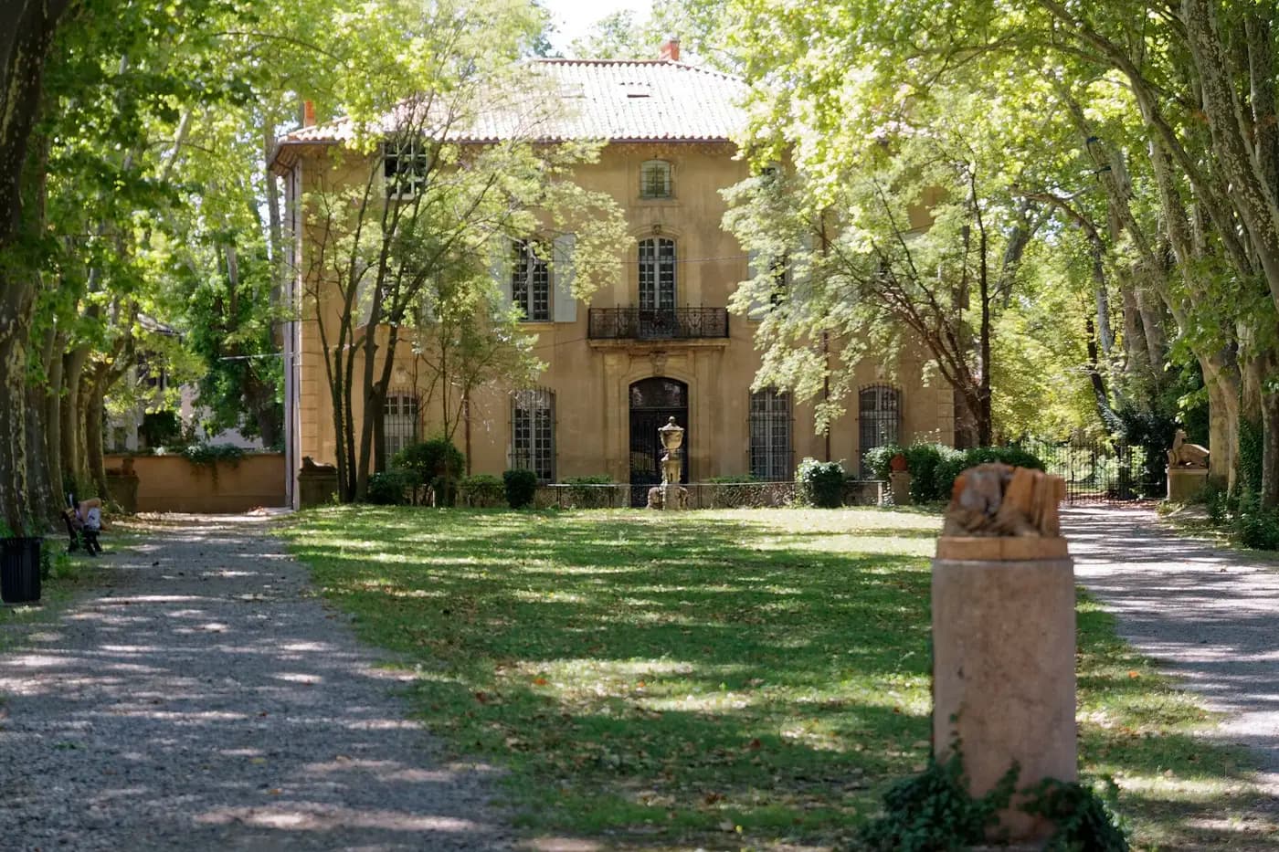 La bastide du Jas de Bouffan, ancienne propriété de la famille Cézanne, et son allée de platanes